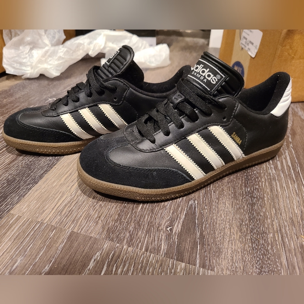 New addidas sambas women's 7.5